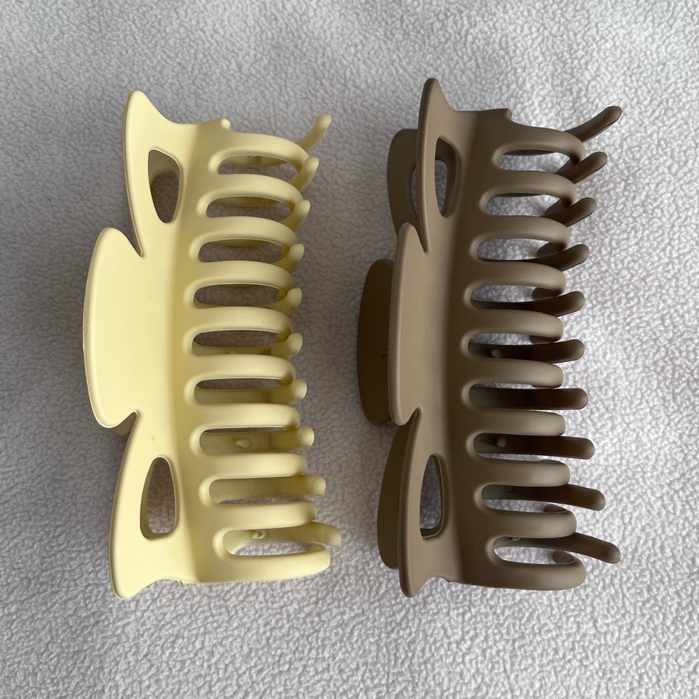 SET OF 2 CLAW CLIPS